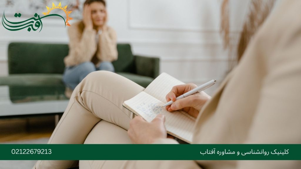 چرا هیچ‌وقت از مشاورم راضی نمی‌شوم؟ آیا مشکل از من است یا او؟